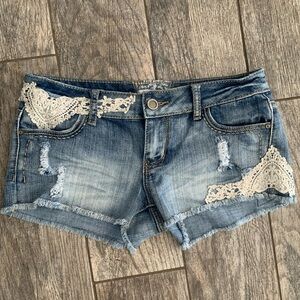 Hot kiss lace denim shorts